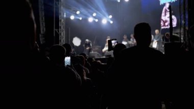 Erkek Eller, Gece Kaya Festivali 'nde Smartphone konseriyle film çekiyor.
