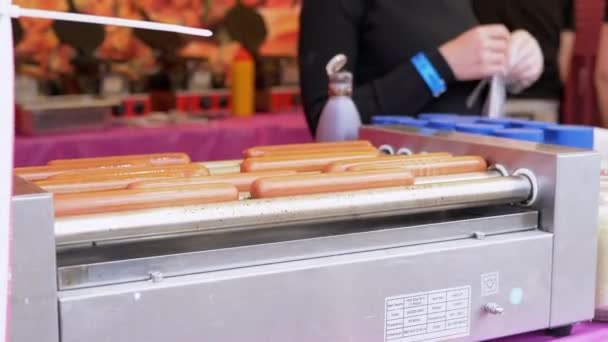 Cooking Juicy, Fried Sausages on a Skewer, Grill. 4K — Stockvideo