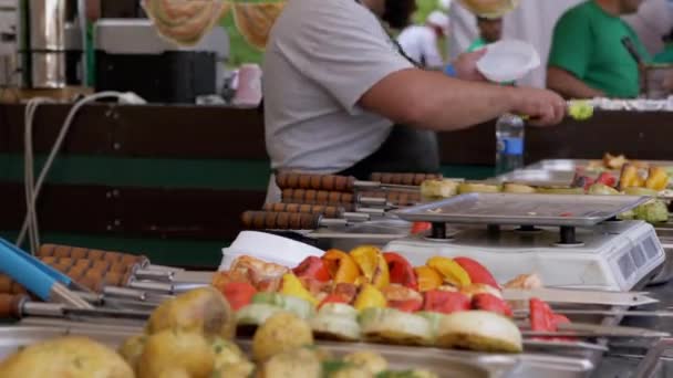 Vendor Weighs Cooked, Grilled Potatoes in a Lunch Box on an Electronic Scale. 4K — Stock Video