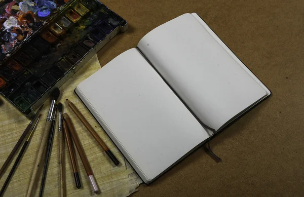 Notebook with color pencils — Stock Photo, Image