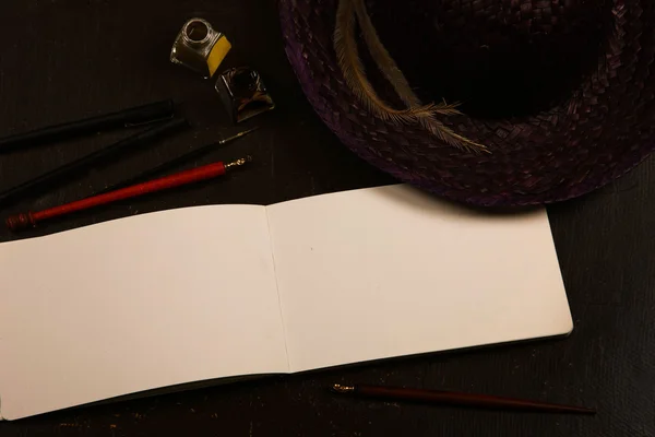 Carnet avec crayon — Photo