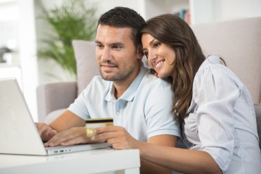 online alışveriş yapmak için kredi kartı ile kaç