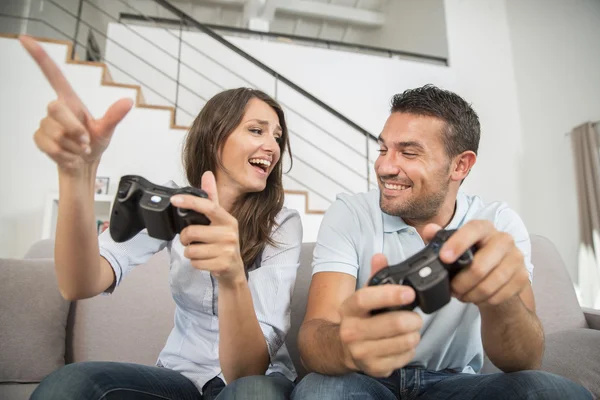 Young couple playing video game — Stock Photo, Image