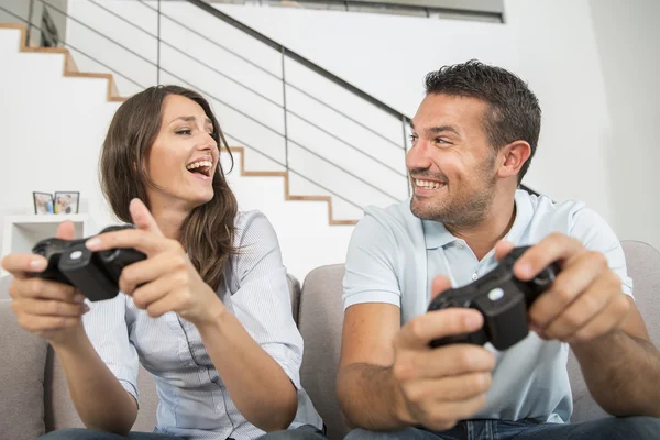 Young couple playing video game — Stock Photo, Image