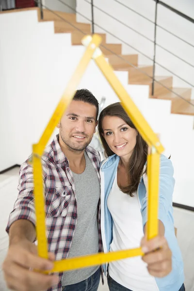 Young couple happy in a new house — Stock Photo, Image