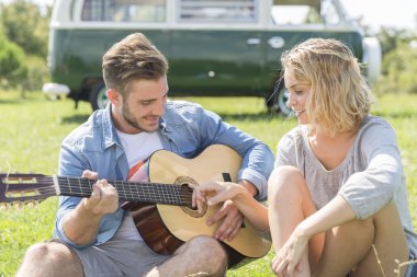 gitar çalmak aşık Romantik Çift