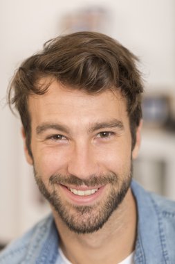 yakışıklı 30 yaşındaki erkek portresi