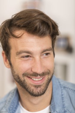 yakışıklı 30 yaşındaki erkek portresi