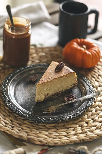 Pumpkin cheesecake with pecan nuts — Stock Photo, Image