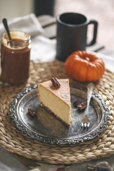 Pumpkin cheesecake with pecan nuts — Stock Photo, Image
