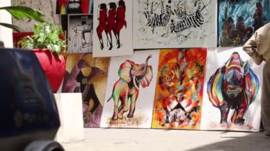 Old Town Zanzibar Tanzanya 'nın işlek caddesi 20 Ocak 2021