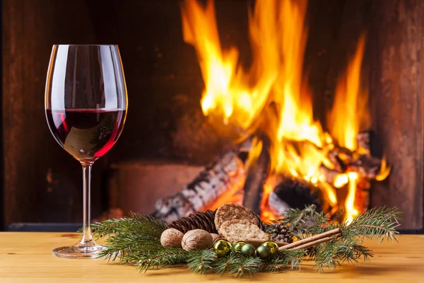 Drink at cozy fireplace — Stock Photo, Image