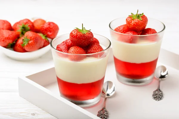 Layered strawberry dessert - panna cotta with strawberry jelly and strawberries. — Stock Photo, Image