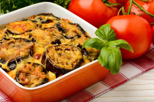 Moussaka - cazuela griega con berenjenas . — Foto de Stock