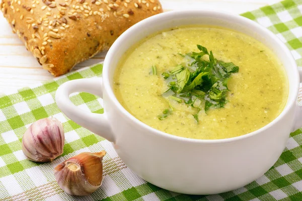 Sopa de crema vegetariana con calabacín y patatas . —  Fotos de Stock