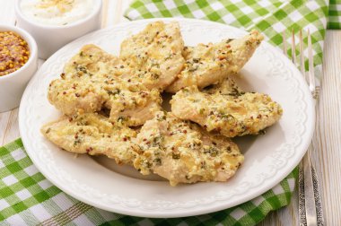 Ekşi krema, Fransız hardal ve maydanoz ile servis kavrulmuş hindi fileto.