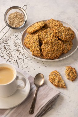 Chia tohumlu ev yapımı vejetaryen yulaf ezmeli kurabiye..