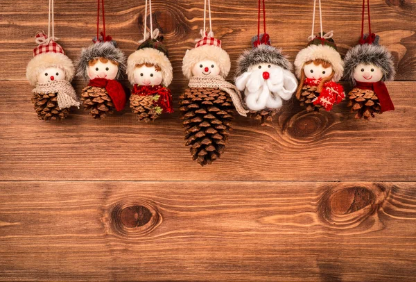 Karácsonyfa játékok, fa háttér. — Stock Fotó