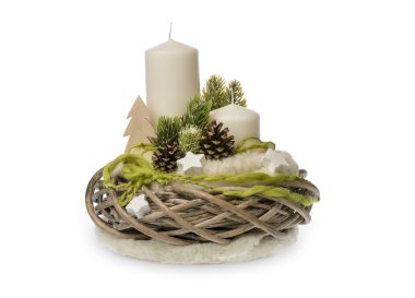 Noel dekorasyon - çelenk, mumlar ve Noel dekoratif aksesuarlar yapılmış Noel kompozisyon izole.