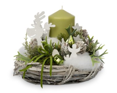 Noel dekorasyon - çelenk, mumlar ve Noel dekoratif aksesuarlar yapılmış Noel kompozisyon izole.