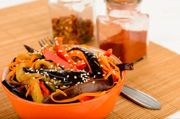 Asian salad with eggplants, carrot and paprika. — Stock Photo, Image