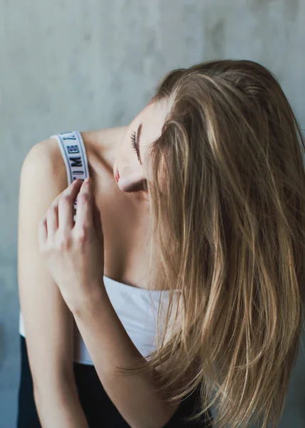 Beautiful woman in studio — Stock Photo, Image