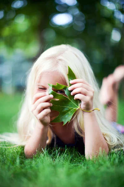 Girl lying on grass — Stock Photo, Image