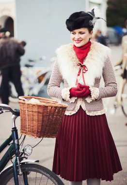 Bisiklet Retro cruise katılan kadın
