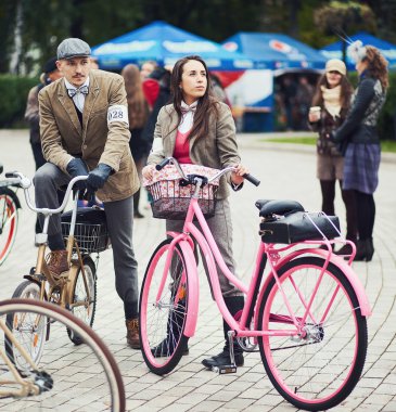 Bisiklet Retro cruise katılan Çift