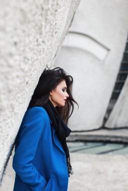 Muhteşem bir esmer kadın açık