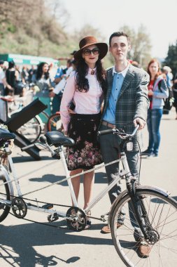Bisiklet Retro cruise katılan Çift