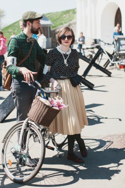 Bisiklet Retro cruise katılan Çift