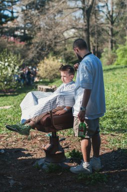 Bisiklet Retro cruise katılan insanlar