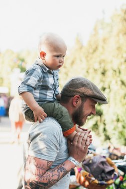 Bisiklet Retro cruise katılan adam