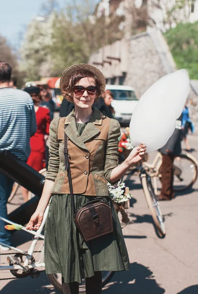 Woman participating in bicycle Retro cruise — Stock Photo, Image