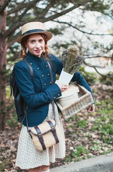 Kobieta, uczestniczących w rejs Retro rower — Zdjęcie stockowe