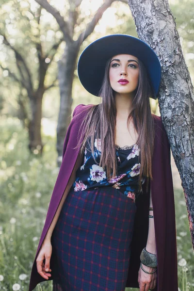 Menina vestindo flores vestido — Fotografia de Stock