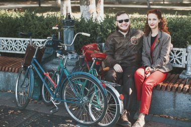 Bisiklet Retro cruise katılan Çift