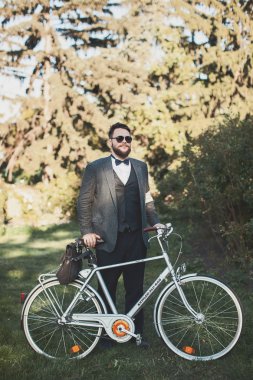 Bisiklet Retro cruise katılan adam