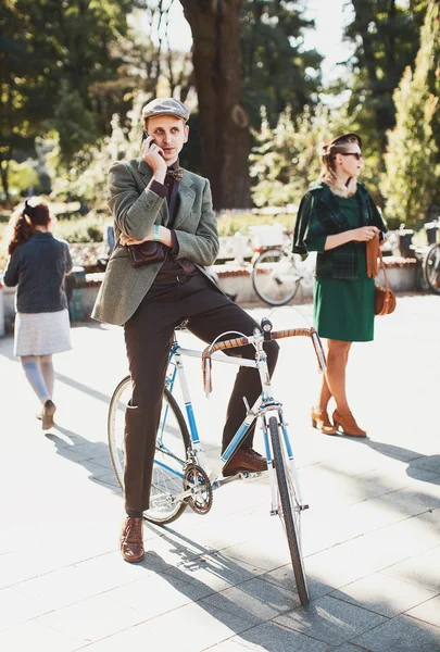 Man deltar i cykel Retro kryssning — Stockfoto