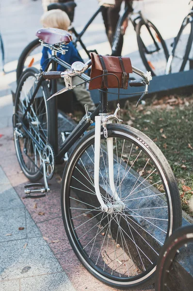 오래 된 패션 자전거 — 스톡 사진