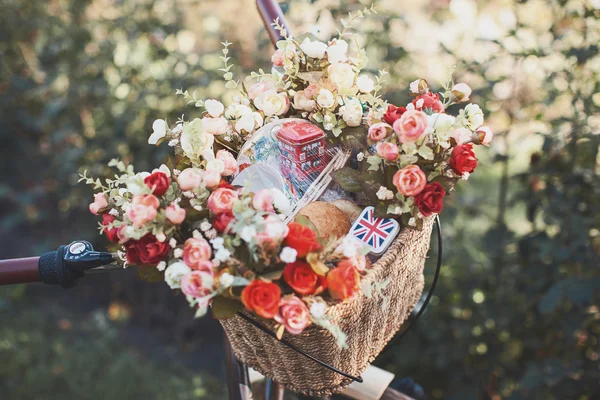 Old fashion bicycle with basket — Stock Photo, Image