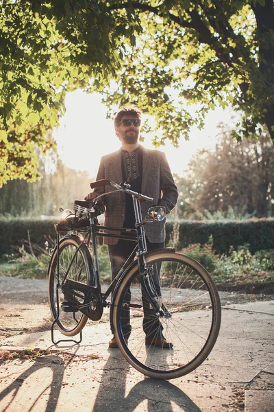 Man deltar i cykel Retro kryssning — Stockfoto