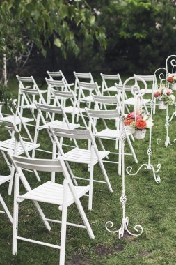 açık hava düğün töreni için sandalye