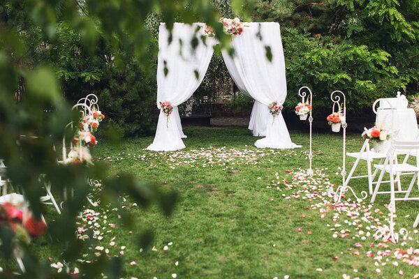 chairs for outdoor wedding ceremony