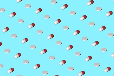 Kapsül ve yuvarlak şekillerde çeşitli tıbbi tabletler. Tıbbi geçmişi var. Sağlığına dikkat et. 3B görüntüleme.