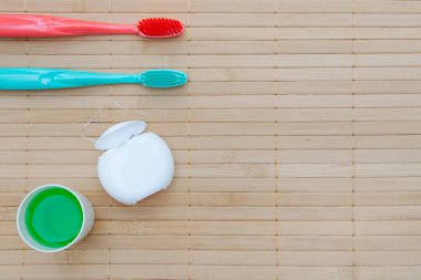 Diş hijyeni ve diş bakımı ürünleri. Diş fırçaları. Ağız bakım kiti. Düz yatıyordu. Uzayı kopyala Mesaj at. Sağlık hizmetleri.