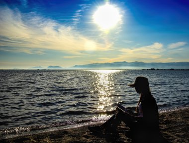 Siluet, okuma sevgisi