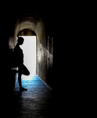 Siluet, yalnız kız