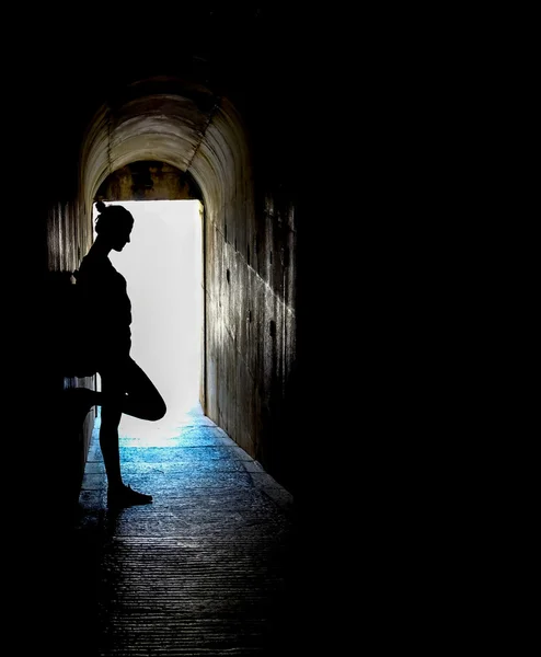 Siluet, yalnız kız